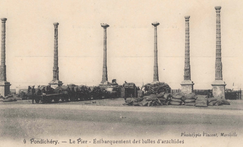 01-32 - Pondichery - embarquement arachide